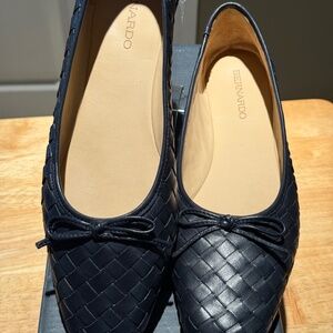 Bernardo Navy Leather Ballet Shoes Size 8.  Excellent Condition!